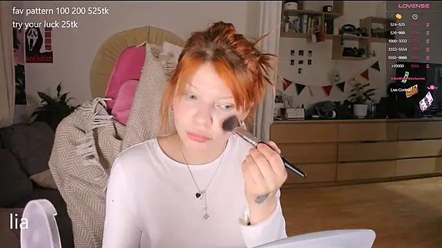 Snapshot of lil_lia chatting on November 14, 9:24 pm lil lia online show from November 14, 9:24 pm