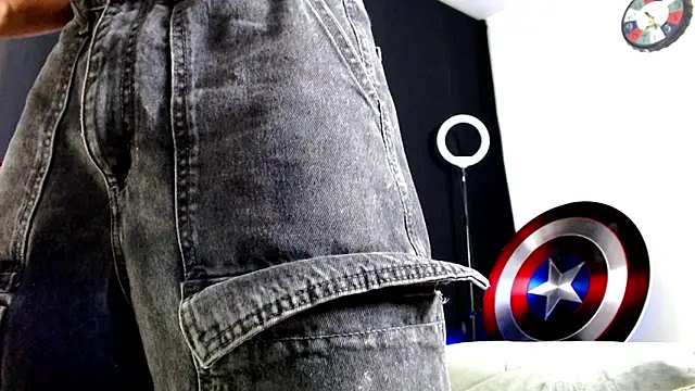 Snapshot of Antonywebb94 chatting on November 19, 4:23 am Antonywebb94 online show from November 19, 4:23 am