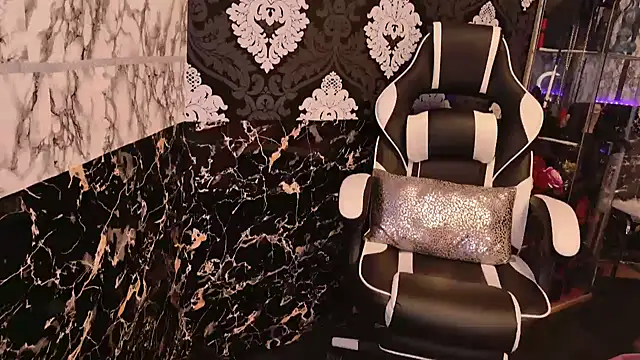 Luiza Hammer online show from February 14, 3:05 pm