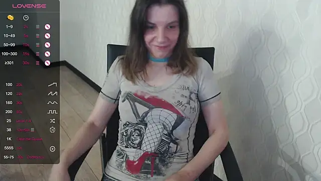 Snapshot of LisaHeart chatting on June 25, 11:31 pm LisaHeart online show from June 25, 11:31 pm