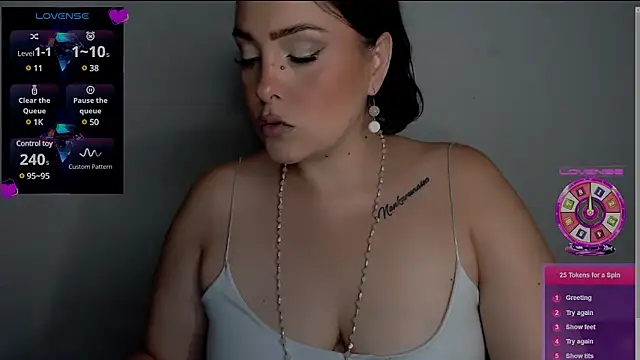 Snapshot of Miss_Agatha chatting on December 19, 1:28 am Miss Agatha online show from December 19, 1:28 am