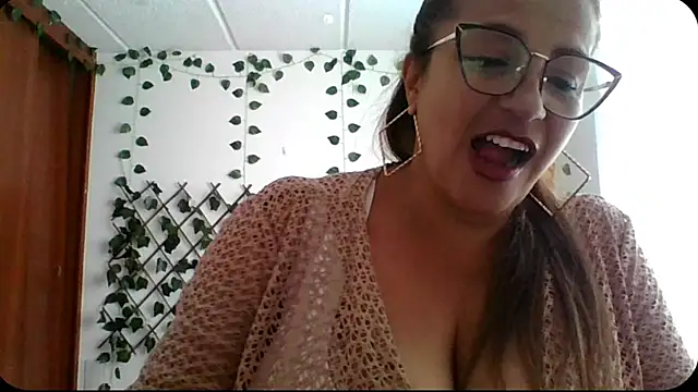 Snapshot of RossanaLionheart chatting on October 20, 8:42 pm RossanaLionheart online show from October 20, 8:42 pm
