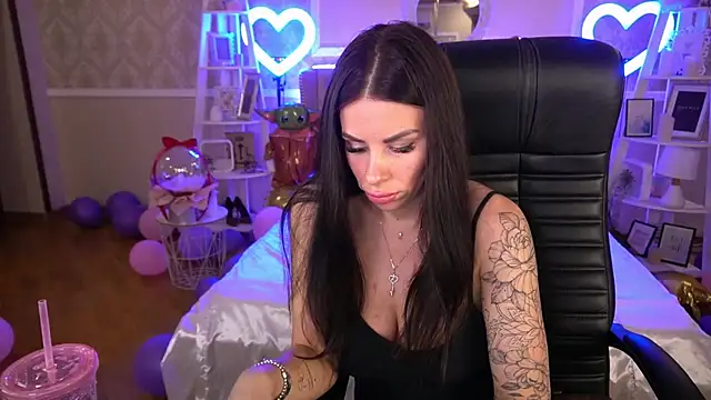 Snapshot of IsabellaFoxyy chatting on February 10, 4:47 pm IsabellaFoxyy online show from February 10, 4:47 pm