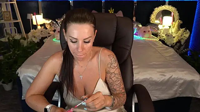 Snapshot of IsabellaFoxyy chatting on June 15, 12:29 pm IsabellaFoxyy online show from June 15, 12:29 pm