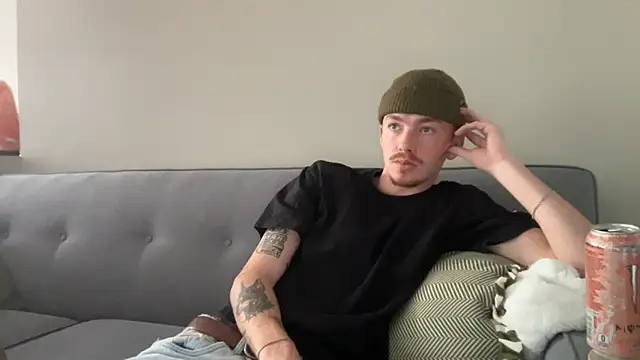 Snapshot of younghungginger chatting on November 16, 8:25 pm younghungginger online show from November 16, 8:25 pm