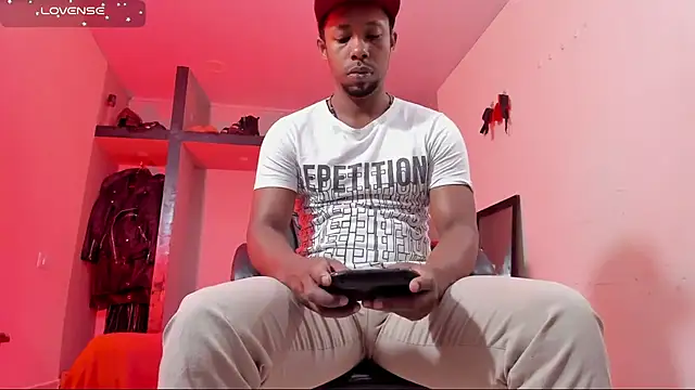 AlejoKhalifa  online show from July 20, 10:39 am
