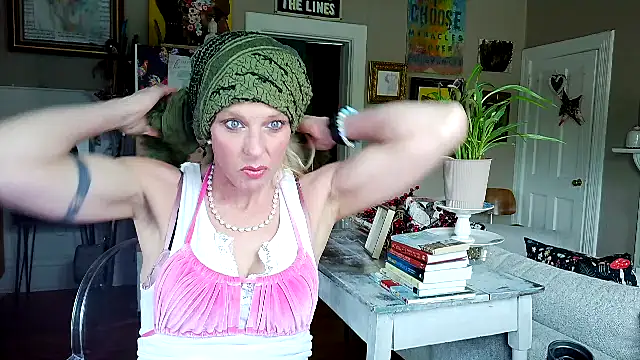 Snapshot of Glamazonx chatting on May 26, 4:14 pm Glamazonx online show from May 26, 4:14 pm