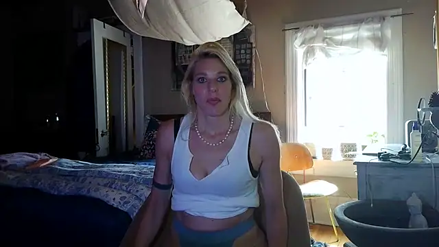 Snapshot of Glamazonx chatting on May 31, 4:36 pm Glamazonx online show from May 31, 4:36 pm