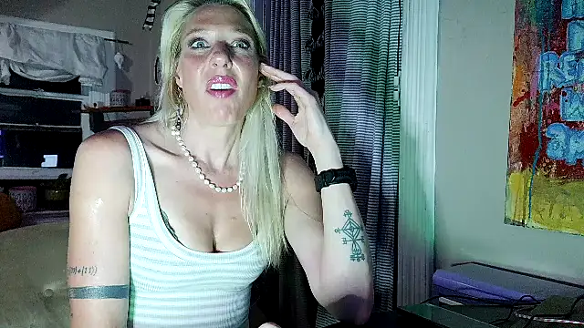 Snapshot of Glamazonx chatting on June 4, 3:12 am Glamazonx online show from June 4, 3:12 am