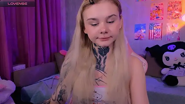 Britney Lynch online show from March 7, 8:39 pm