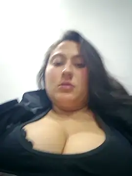 Snapshot of Celeem_ chatting on May 12, 4:09 am Celeem online show from May 12, 4:09 am