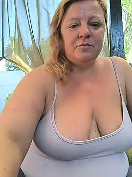 Snapshot of jusichka chatting on July 3, 6:31 am jusichka online show from July 3, 6:31 am