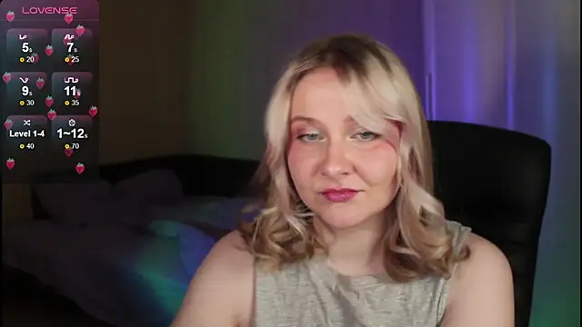 Snapshot of sensual_girrrl chatting on September 22, 7:27 pm sensual girrrl online show from September 22, 7:27 pm