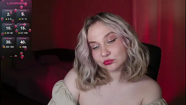 Snapshot of sensual_girrrl chatting on October 5, 8:40 pm sensual girrrl online show from October 5, 8:40 pm