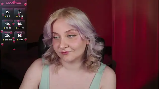 Snapshot of sensual_girrrl chatting on October 9, 7:23 pm sensual girrrl online show from October 9, 7:23 pm