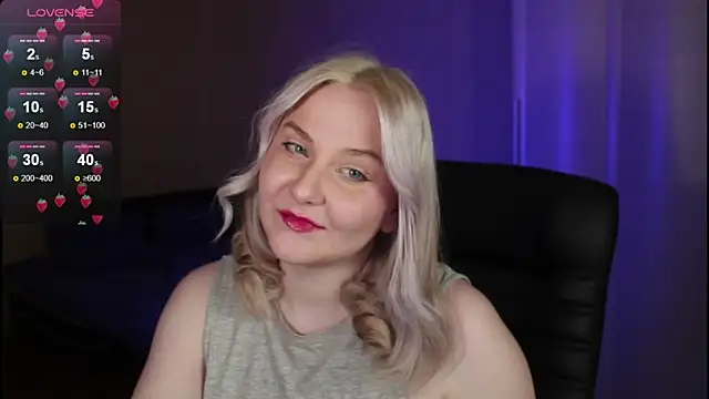 Snapshot of sensual_girrrl chatting on October 13, 7:36 pm sensual girrrl online show from October 13, 7:36 pm