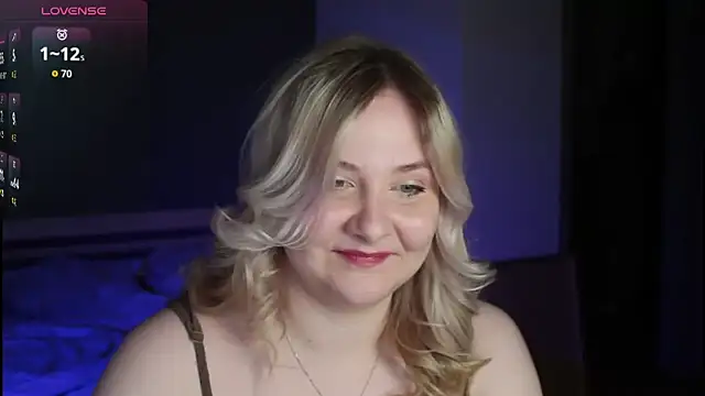 Snapshot of sensual_girrrl chatting on April 14, 11:55 pm sensual girrrl online show from April 14, 11:55 pm