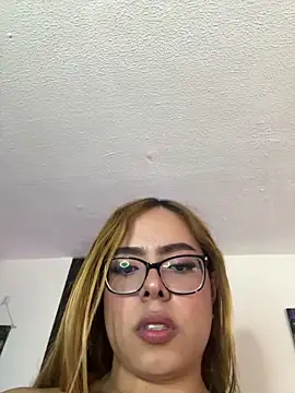 Snapshot of engell_brunet chatting on April 1, 1:39 am engell brunet online show from April 1, 1:39 am