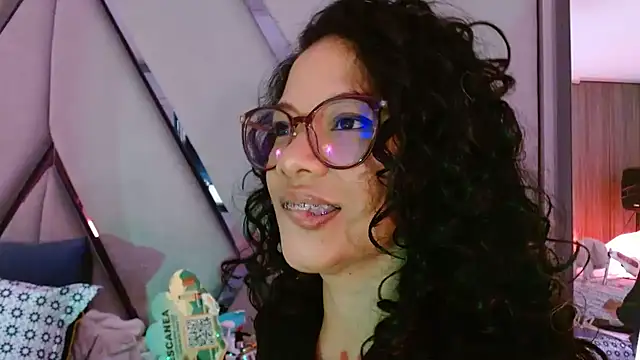 paula daniela1 online show from June 7, 8:01 pm
