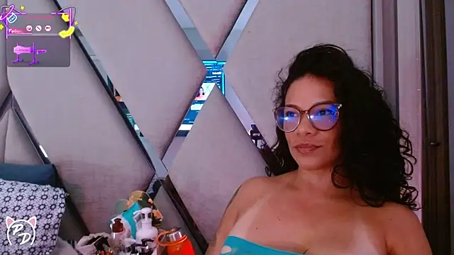 paula daniela1 online show from June 10, 9:25 pm