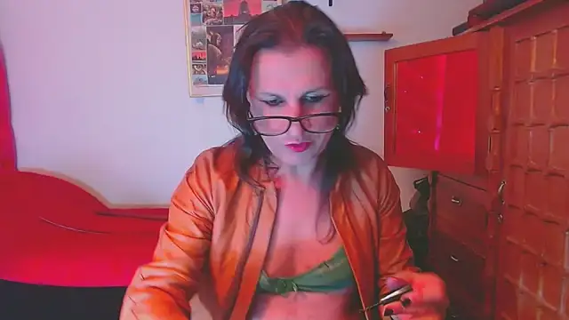 Snapshot of LorenJade chatting on October 28, 7:45 am LorenJade online show from October 28, 7:45 am