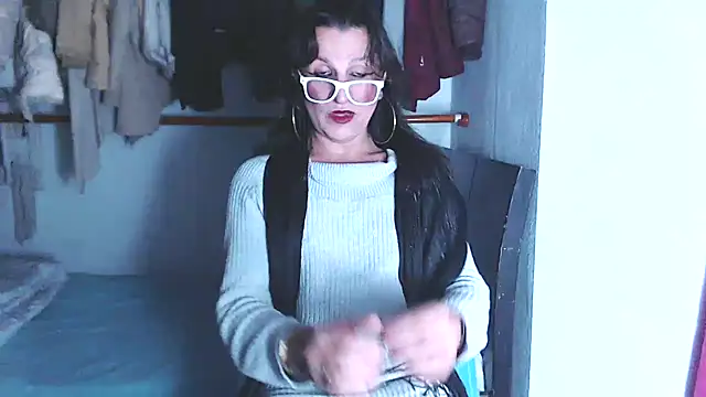 Snapshot of LorenJade chatting on November 4, 7:29 am LorenJade online show from November 4, 7:29 am