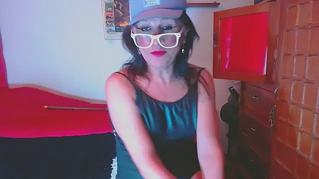 Snapshot of LorenJade chatting on November 7, 8:14 am LorenJade online show from November 7, 8:14 am