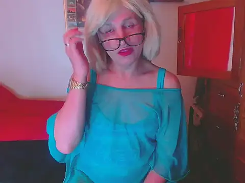 Snapshot of LorenJade chatting on December 2, 9:47 am LorenJade online show from December 2, 9:47 am