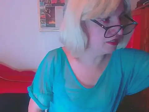 Snapshot of LorenJade chatting on December 4, 12:31 am LorenJade online show from December 4, 12:31 am