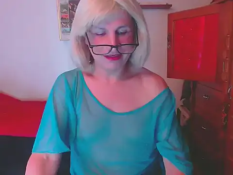 Snapshot of LorenJade chatting on December 5, 7:50 am LorenJade online show from December 5, 7:50 am