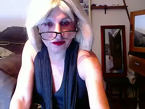 Snapshot of LorenJade chatting on June 18, 9:36 am LorenJade online show from June 18, 9:36 am