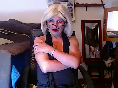 Snapshot of LorenJade chatting on June 19, 7:45 am LorenJade online show from June 19, 7:45 am