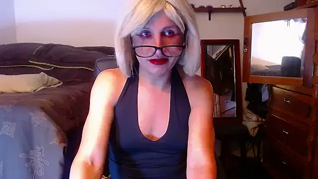 Snapshot of LorenJade chatting on June 21, 7:33 am LorenJade online show from June 21, 7:33 am