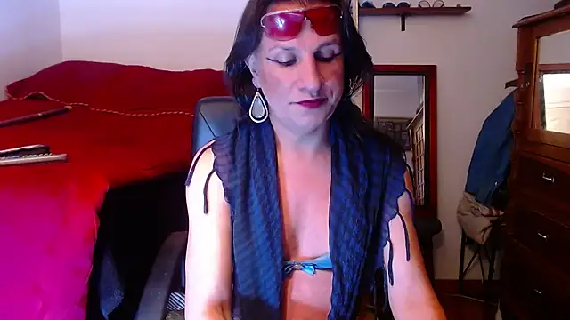 Snapshot of LorenJade chatting on July 28, 7:59 am LorenJade online show from July 28, 7:59 am