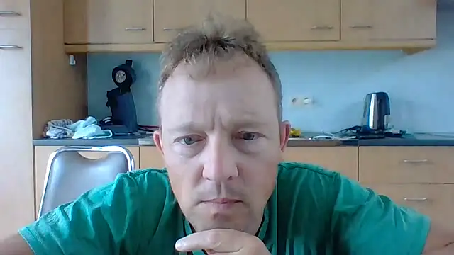 Snapshot of bertolini chatting on June 3, 7:22 am bertolini online show from June 3, 7:22 am