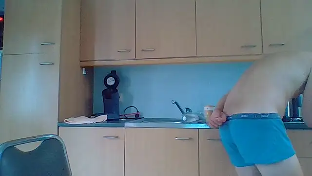 Snapshot of bertolini chatting on July 18, 8:51 am bertolini online show from July 18, 8:51 am