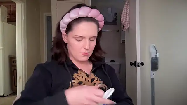 sexylilly69 online show from February 19, 10:42 pm