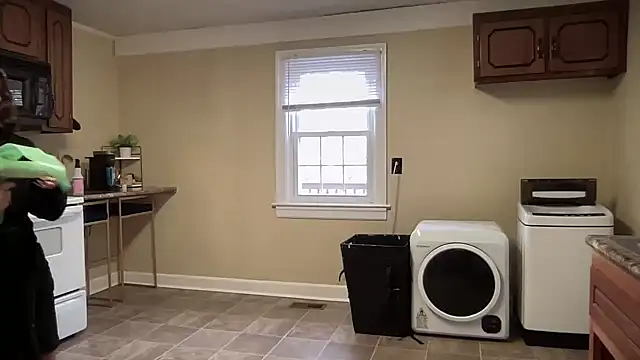 sexylilly69 online show from February 24, 10:14 pm