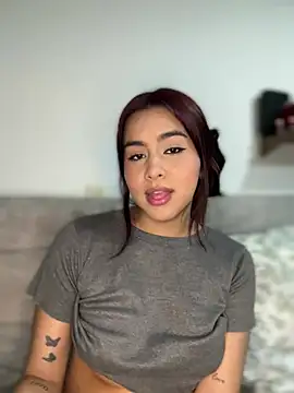 Snapshot of Zarah_Blare chatting on January 11, 2:52 am Zarah Blare online show from January 11, 2:52 am