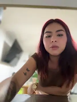 Snapshot of Zarah_Blare chatting on February 19, 3:50 am Zarah Blare online show from February 19, 3:50 am