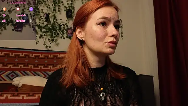 Snapshot of girl_with_snaketatto0 chatting on December 2, 2:17 am girl with snaketatto0 online show from December 2, 2:17 am