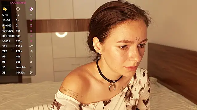 Snapshot of girl_with_snaketatto0 chatting on June 5, 2:07 am girl with snaketatto0 online show from June 5, 2:07 am