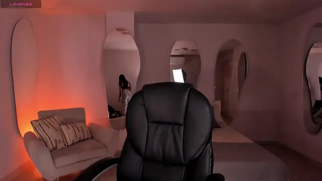 GigiLee  online show from December 17, 12:00 pm