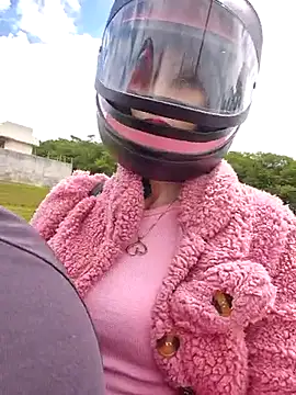 Snapshot of Irresistible24 chatting on December 17, 5:52 pm Irresistible24 online show from December 17, 5:52 pm