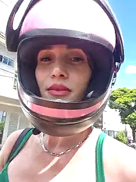 Snapshot of Irresistible24 chatting on December 18, 5:52 pm Irresistible24 online show from December 18, 5:52 pm