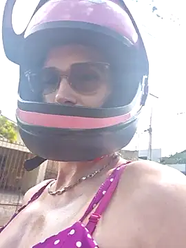 Snapshot of Irresistible24 chatting on January 17, 5:49 pm Irresistible24 online show from January 17, 5:49 pm