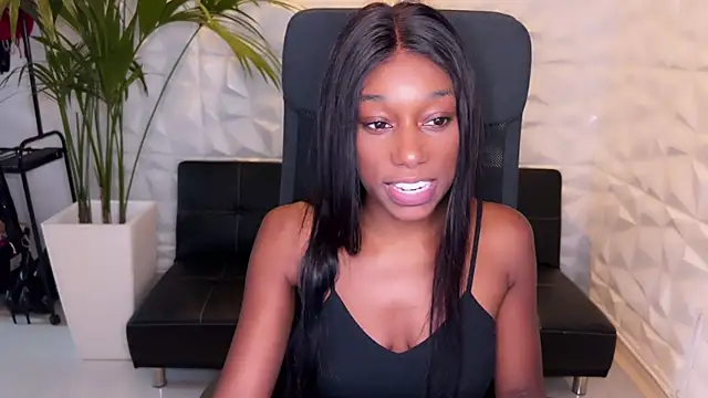 Snapshot of smileybabe chatting on December 6, 8:05 am smileybabe online show from December 6, 8:05 am