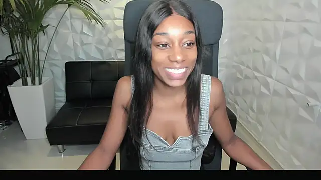 Snapshot of smileybabe chatting on December 29, 5:21 am smileybabe online show from December 29, 5:21 am