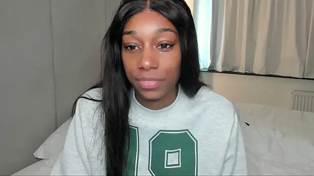 Snapshot of smileybabe chatting on February 13, 9:30 am smileybabe online show from February 13, 9:30 am