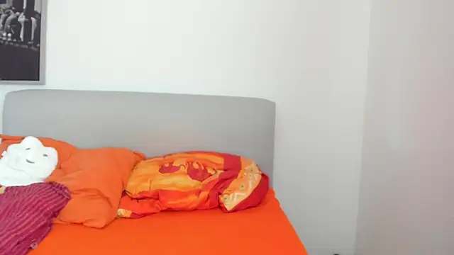 Snapshot of smileybabe chatting on October 13, 10:04 am smileybabe online show from October 13, 10:04 am